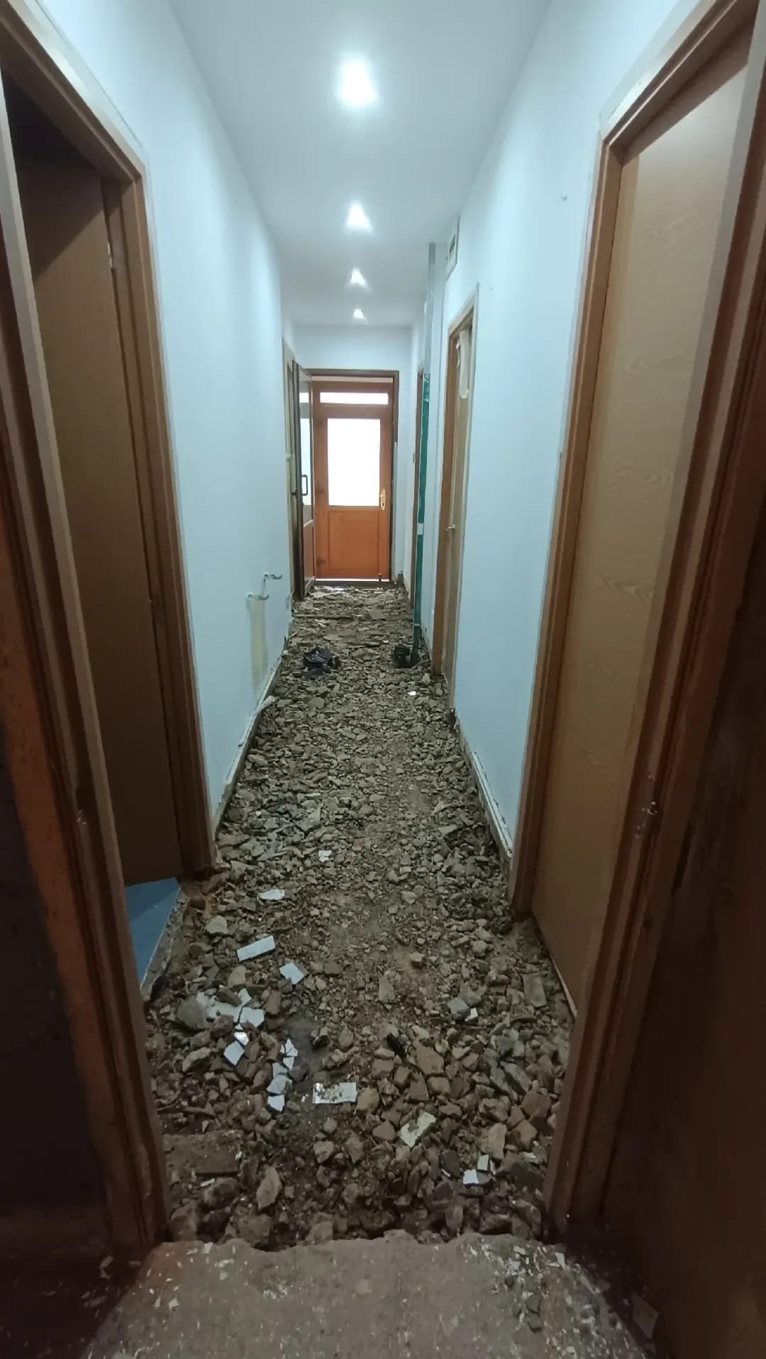 Pasillo antes del cambio de suelo