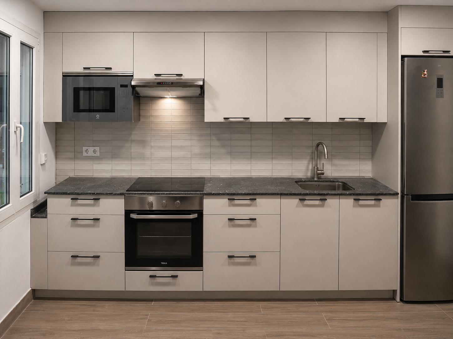 Reforma integral de cocina moderna realizada en Luanco por HansReformas